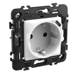 BTicino Classia КОНТАКТ ШУКО+ USB type-C 2-МОД 16А БЯЛ МАТ RW4141USB