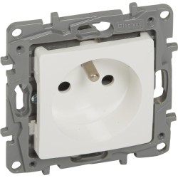 LEGRAND NILOE КОНТАКТ ШУКО ФРЕНСКИ СТАНД. 16А БЯЛ 764527