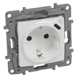 LEGRAND NILOE КОНТАКТ ШУКО 2P+E 16А + USB тип C 1.5A 7.5W БЯЛ 764535
